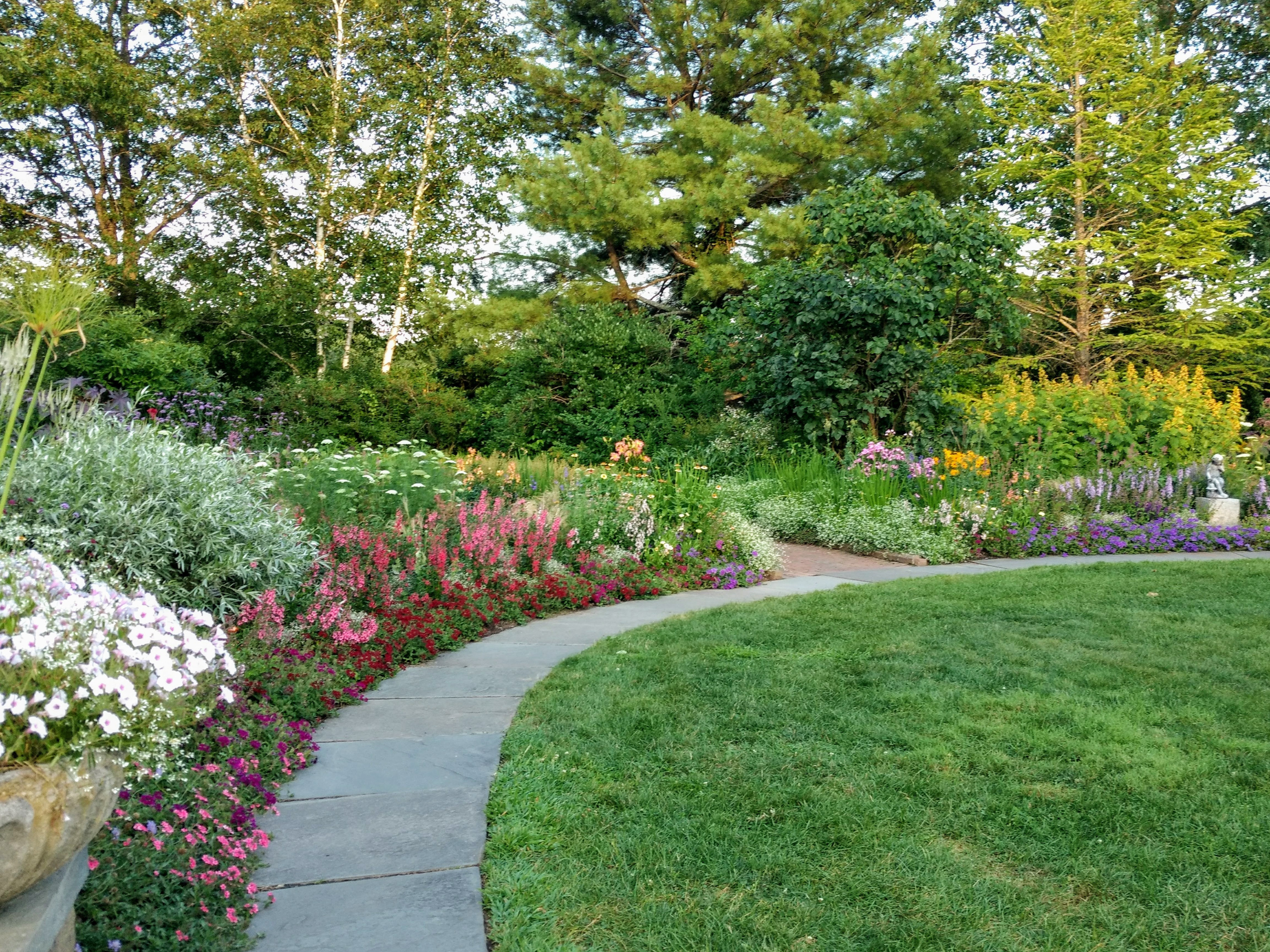 Благоустройство участка частного дома в Волгограде и Волгоградской области